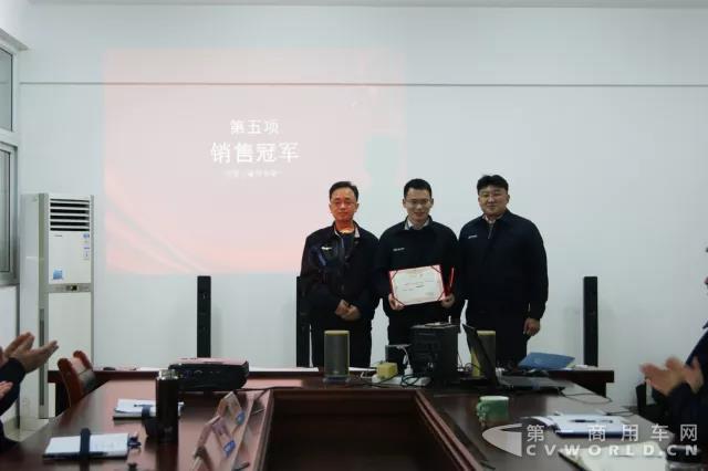 四川現(xiàn)代營(yíng)銷動(dòng)員大會(huì)隆重召開2.jpg
